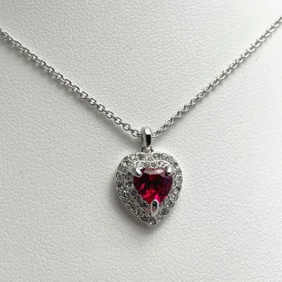 Swarovski crystal heart pendant necklace with pouch - Picture 5 of 6